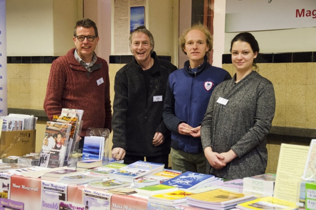 Wim Kersbergen, Edwin van Schie, Tim Baas en Mónika Jónás in de stand van Most Magyarul! Hongarije Magazine en de Hongaarse School op HUNGAROMANIA 2018